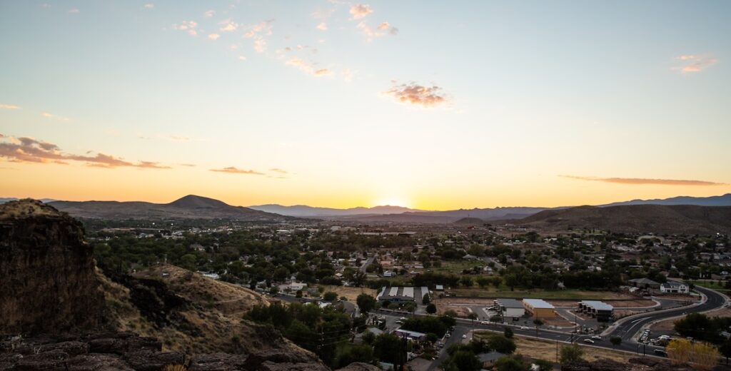 image of the surrounding areas for the ideal airbnb near zion
